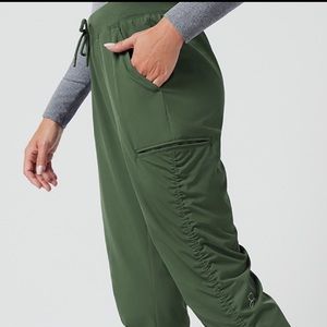 Jaanuu green ruched jogger scrub pants